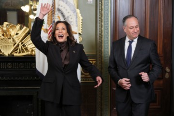 KAMALA HARRIS DESK