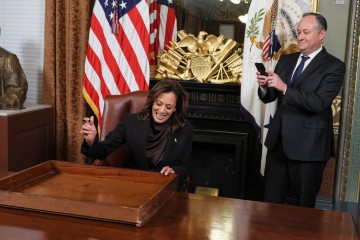 KAMALA HARRIS DESK