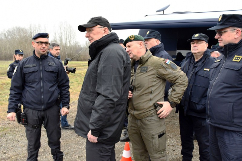 Božinović: Policija čvrsto čuva granicu, ali vodi računa i o ljudskim životima