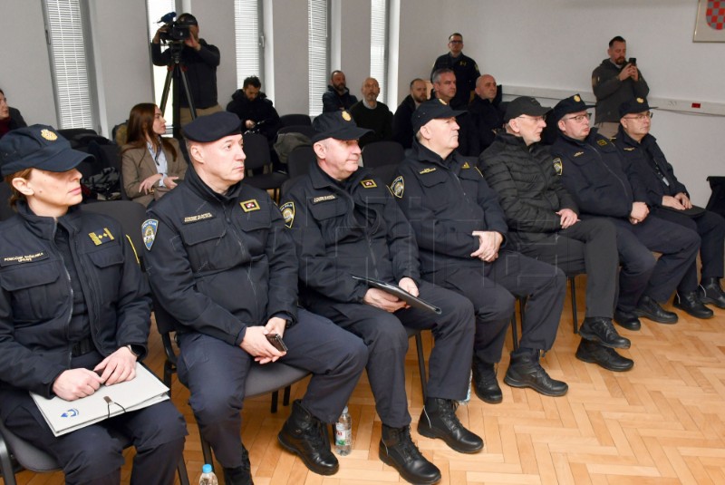 Božinović: Policija čvrsto čuva granicu, ali vodi računa i o ljudskim životima