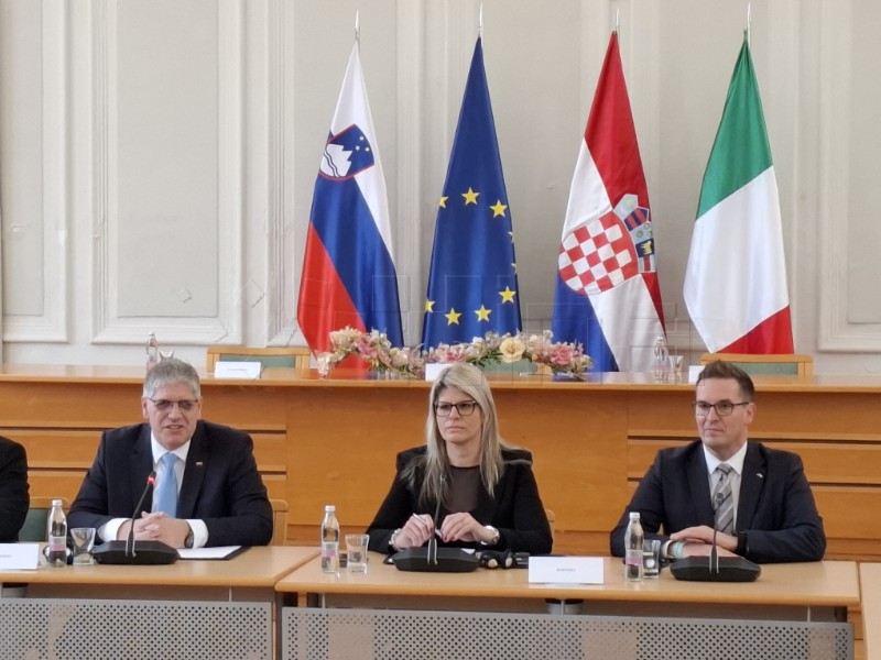 Trilateralan sastanak ministara unutarnjih poslova Hrvatske, Slovenije i Italije