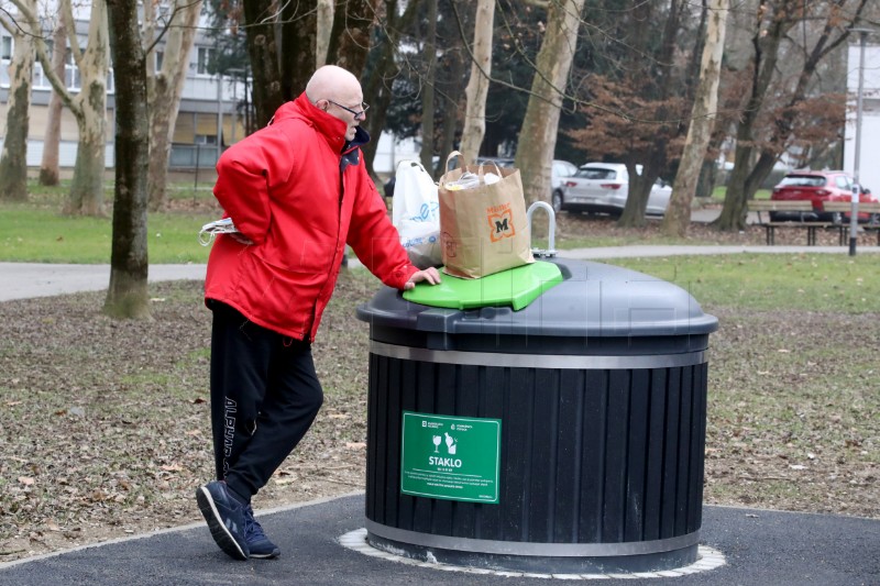 Gradonačelnik Tomašević obišao polupodzemne spremnike u Zapruđu