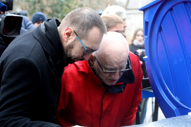 Gradonačelnik Tomašević obišao polupodzemne spremnike u Zapruđu