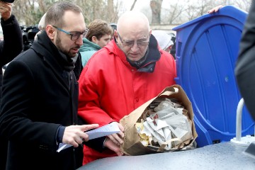 Gradonačelnik Tomašević obišao polupodzemne spremnike u Zapruđu