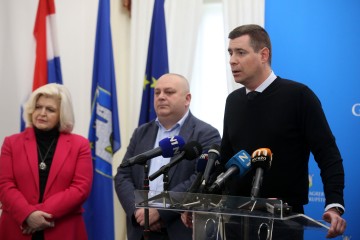 Konferencija za medije Klubova HDZ-a i HSLS-a u zagrebačkoj Gradskoj skupštini