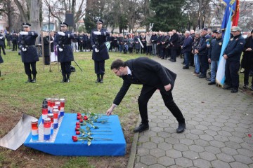 Odana počast poginulim hrvatskim braniteljima kod spomen-obilježja Kocka