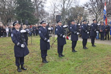 Odana počast poginulim hrvatskim braniteljima kod spomen-obilježja Kocka