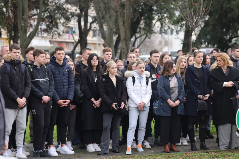 Odana počast poginulim hrvatskim braniteljima kod spomen-obilježja Kocka