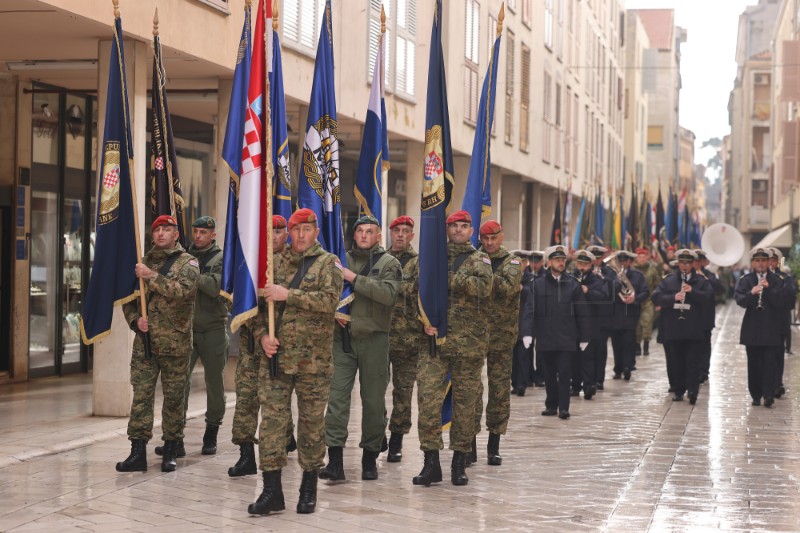 Mimohod pripadnika OSRH i MUP-a povodom 32. obljetnice VRO Maslenica 