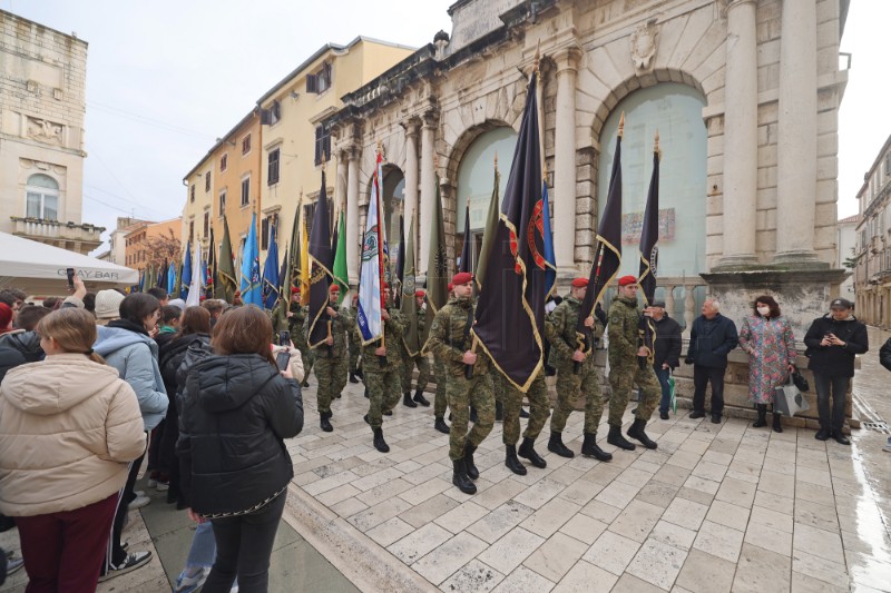 Mimohod pripadnika OSRH i MUP-a povodom 32. obljetnice VRO Maslenica 