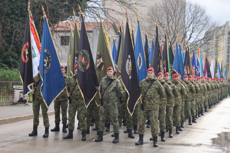 Mimohod pripadnika OSRH i MUP-a povodom 32. obljetnice VRO Maslenica 