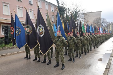 Mimohod pripadnika OSRH i MUP-a povodom 32. obljetnice VRO Maslenica 