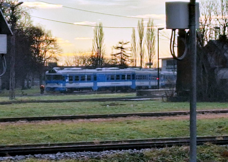 Iskliznula lokomotiva vlaka u kolodvoru Varaždin, nema ozlijeđenih, promet prekinut