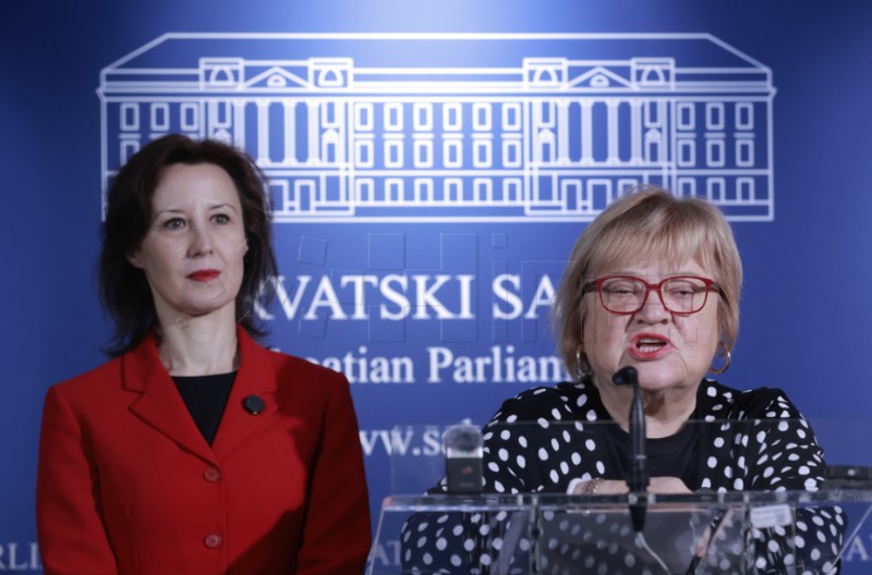 Konferencija za medije Anke Mrak-Taritaš i Dalije Orešković