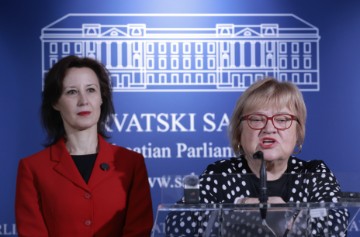 Konferencija za medije Anke Mrak-Taritaš i Dalije Orešković