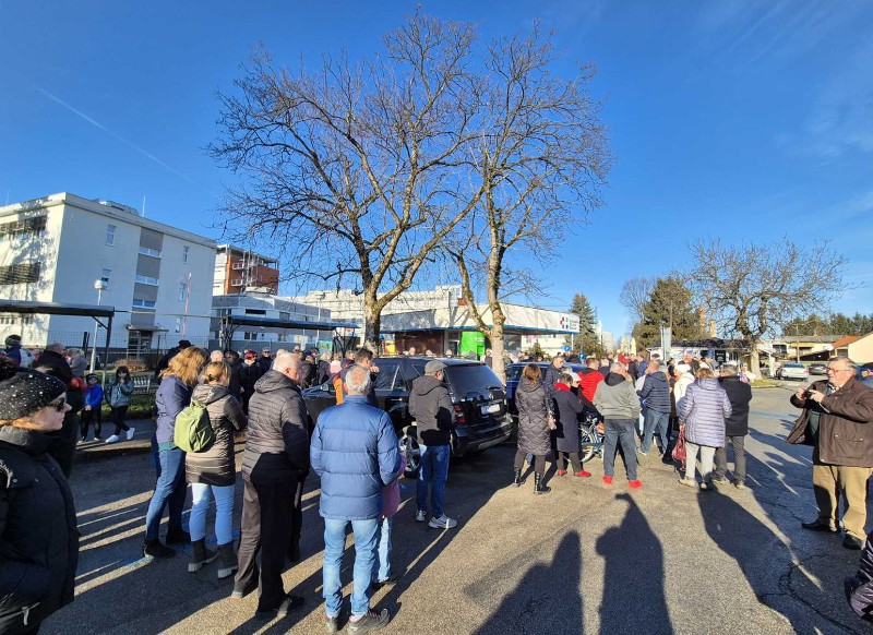 Građani prosvjeduju ispred Županijske bolnice Čakovec