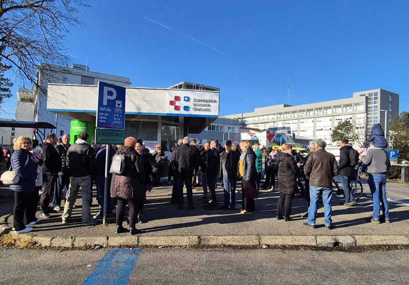 Građani prosvjeduju ispred Županijske bolnice Čakovec