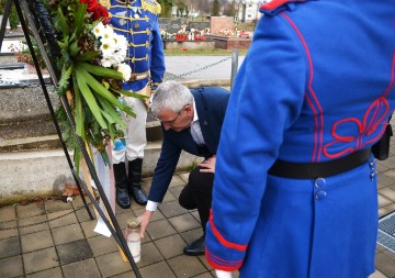 Damir Mandić položio cvijeće povodom Međunarodnog dana sjećanja na žrtve holokausta