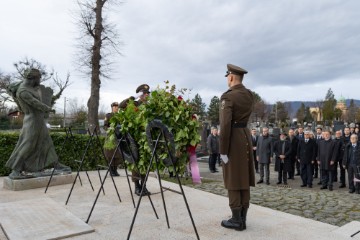 Jadroković na položio vijenac na Židovskom groblju