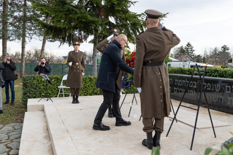 Jadroković na položio vijenac na Židovskom groblju