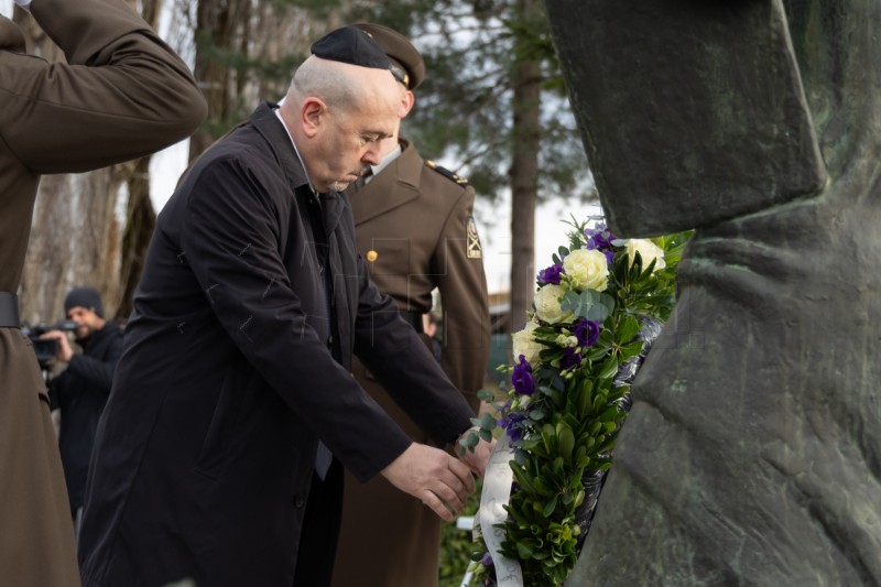 Jadroković na položio vijenac na Židovskom groblju