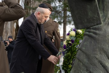 Jadroković na položio vijenac na Židovskom groblju