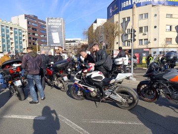 Beograd: Tisuće studenata blokirale jedan od ključnih prometnih čvorova