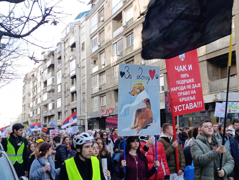 Beograd: Tisuće studenata blokirale jedan od ključnih prometnih čvorova