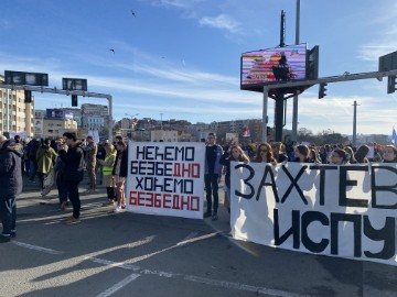 Beograd: Tisuće studenata blokirale jedan od ključnih prometnih čvorova