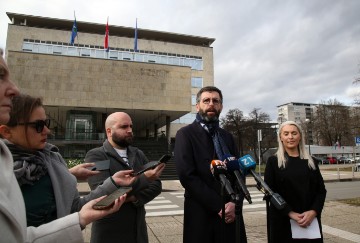 Konferencija za medije Udruge "Ostajemo" u vezi s Odlukom o najmu stanova