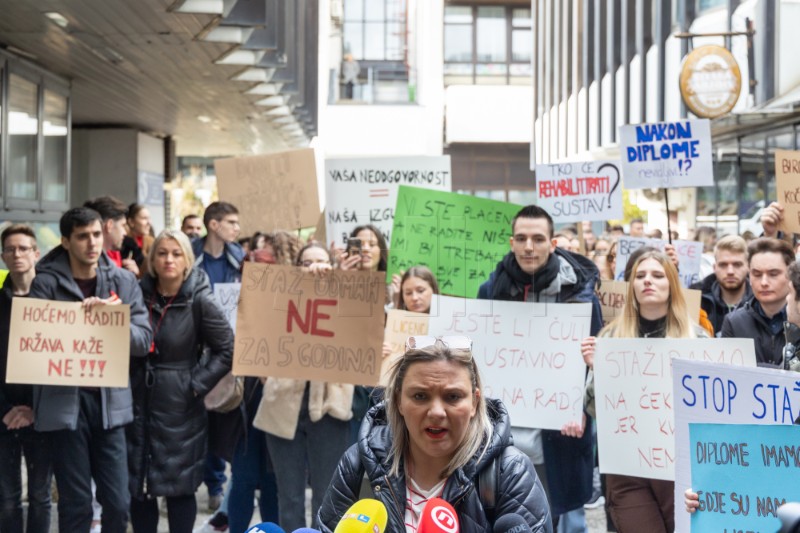 Prosvjed fizioterapeuta pred Ministarstvom zdravstva