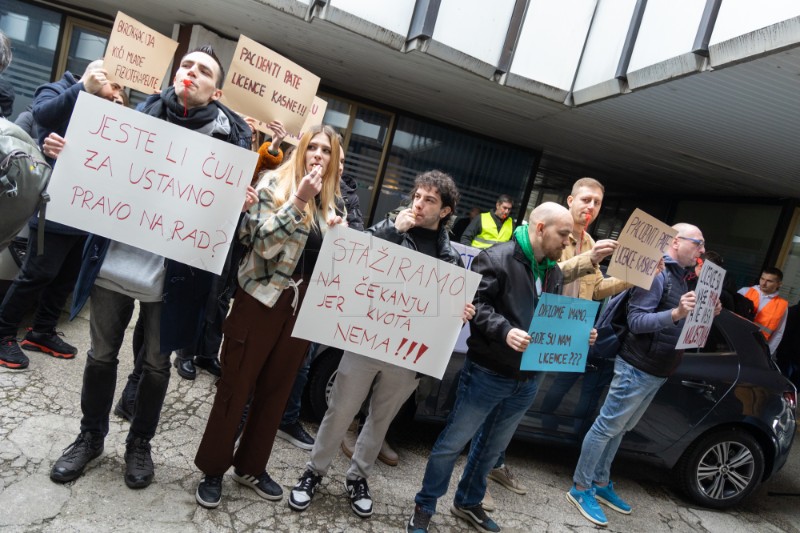 Prosvjed fizioterapeuta pred Ministarstvom zdravstva