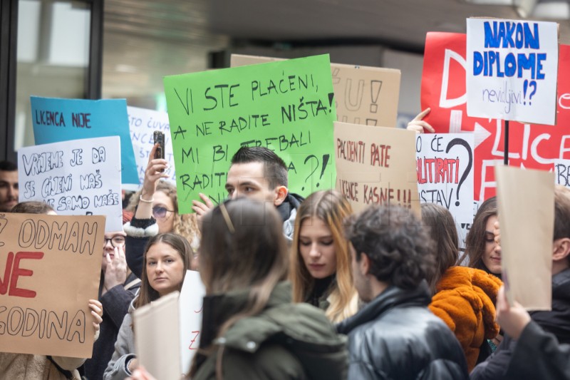 Prosvjed fizioterapeuta pred Ministarstvom zdravstva