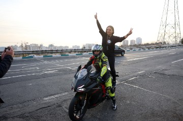 IRAN PHOTO SET STUNTWOMEN