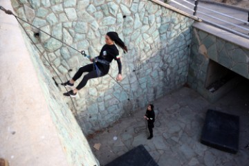 IRAN PHOTO SET STUNTWOMEN