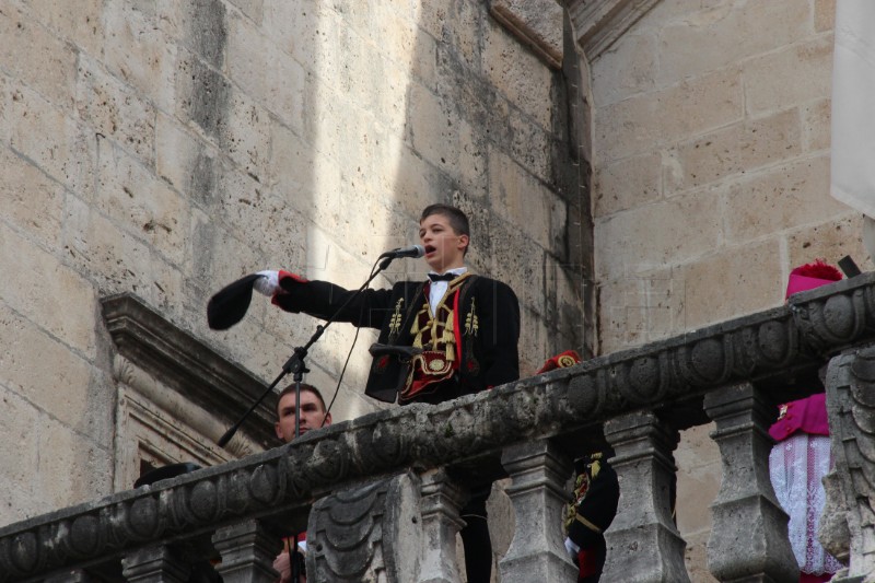 Lodama počele tradicionalne Tripundanske svečanosti u Kotoru