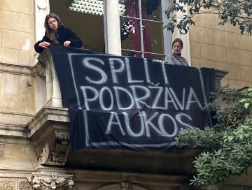 Split: Studenti Umjetničke akademije prosvjedovali u znak potpore kolegama u Osijeku