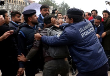 PAKISTAN JOURNALISTS PROTEST