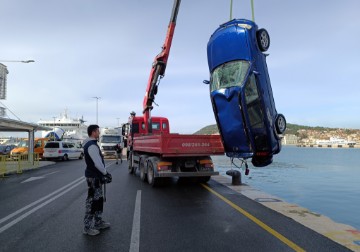 Split: Vađenje automobila iz mora