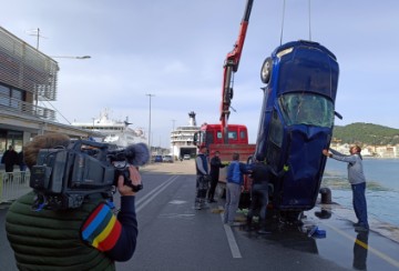 Split: Vađenje automobila iz mora