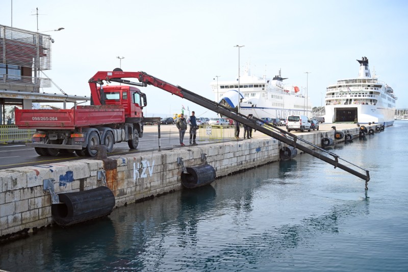 Split: Vađenje automobila iz mora