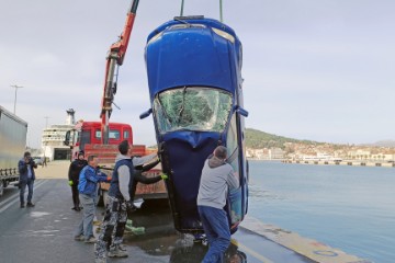 Split: Vađenje automobila iz mora