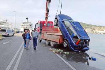 Split: Vađenje automobila iz mora