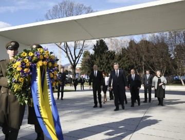 Denis Šmihal položio vijenac ispred Spomenika domovine