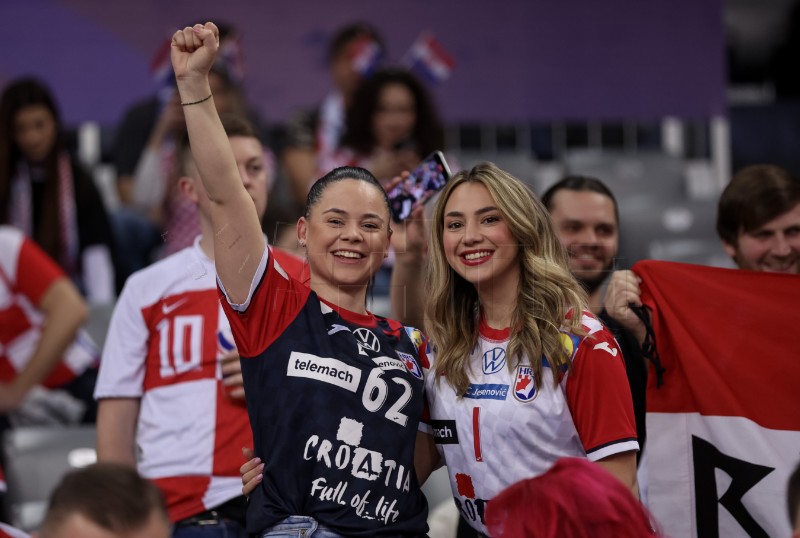 Polufinale SP rukomet: Hrvatska - Francuska, navijači, zagrijavanje