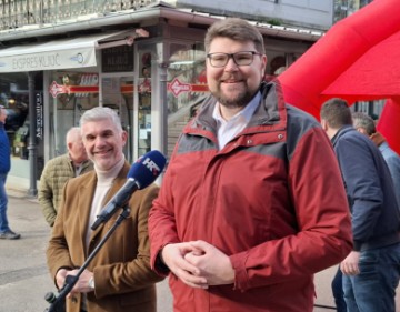 Kandidat za gradonačelnika Pule Peđa Grbin održao konferenciju za medije