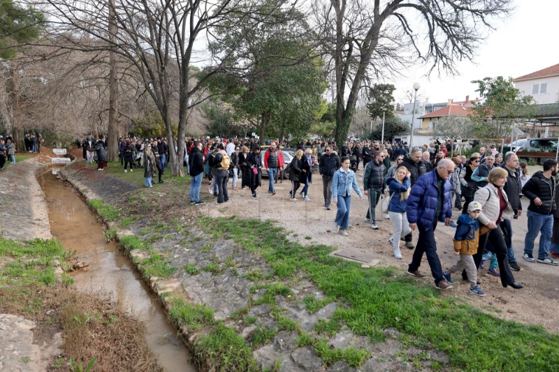 Zadar: Prosvjed "Spasimo Vruljicu" protiv devastacije prostora i zelenih površina