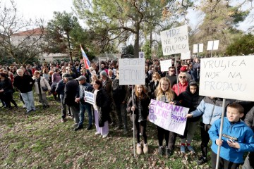 Zadar: Prosvjed "Spasimo Vruljicu" protiv devastacije prostora i zelenih površina