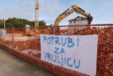 Zadar: Prosvjed "Spasimo Vruljicu" protiv devastacije prostora i zelenih površina