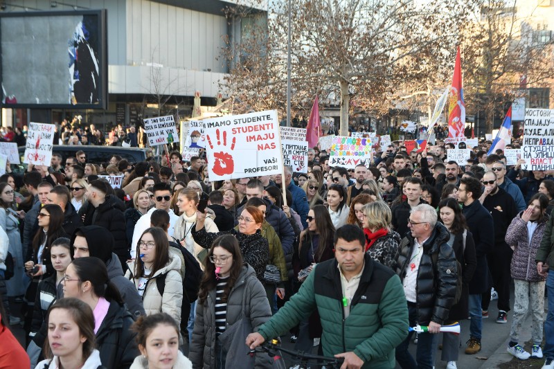 Prosvjedi u Srbiji: Počele blokade tri mosta u Novom Sadu